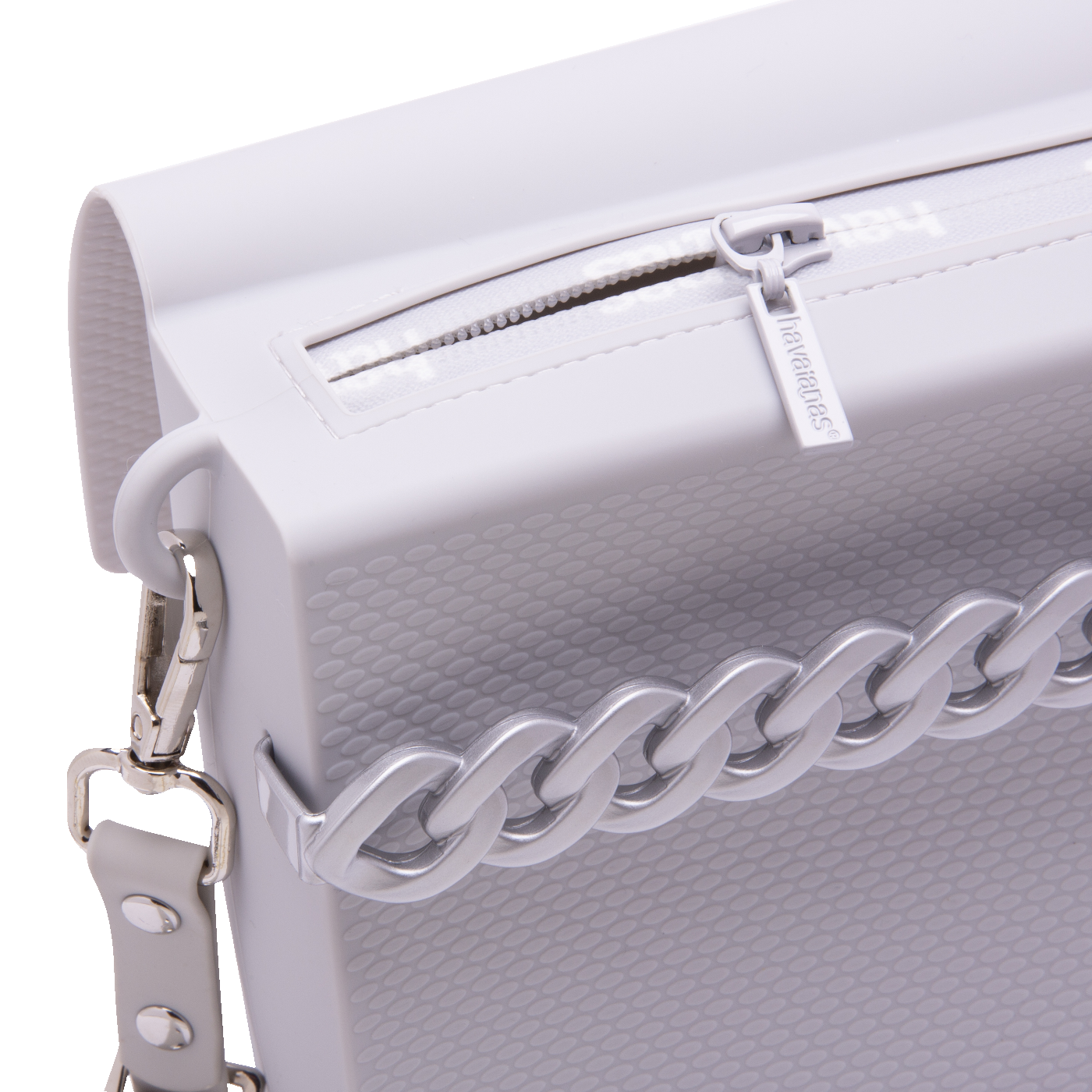 Bolsa Casual Correntes Cromadas: Estilo Prático e Versátil para seus Essenciais